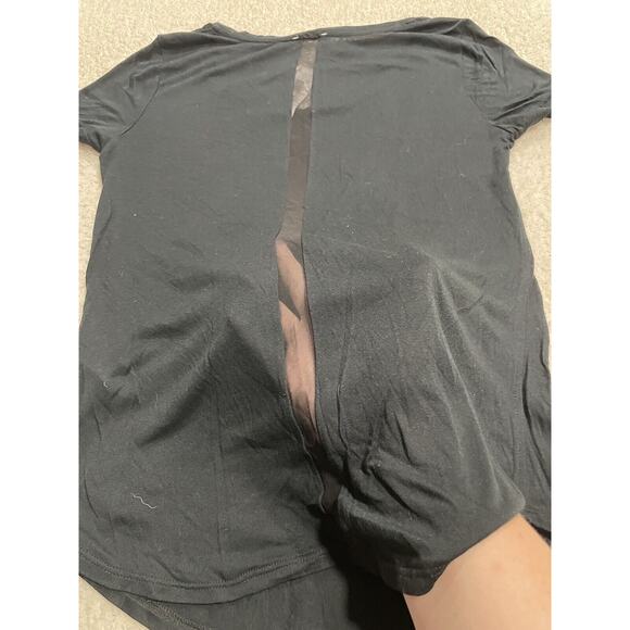 NWT Women's size Small Three Dots Black T-shirt Gisele easy V MSRP $83 - Picture 3 of 9